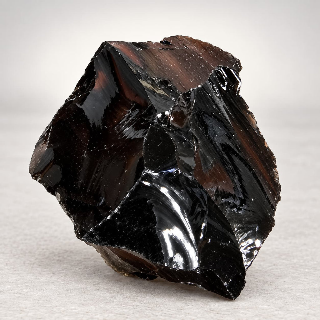 Črni obsidian surov iz Brazilije – naravni neobdelani kristal 4 × 4 cm