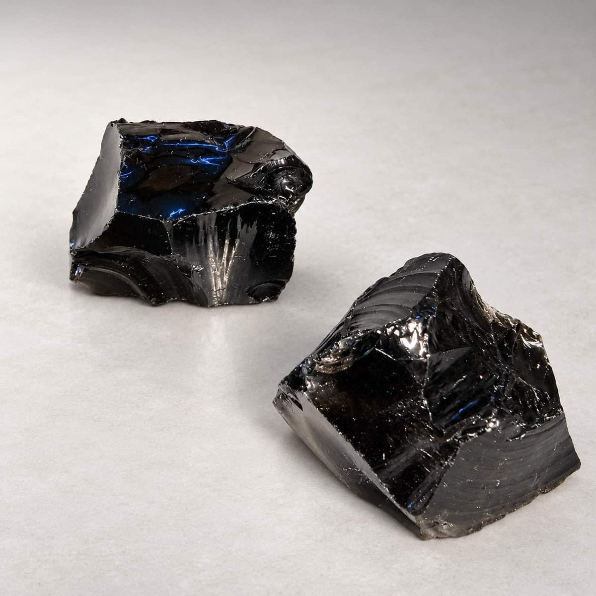 Črni obsidian Brazilija – surov neobdelan kristal