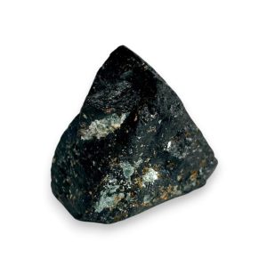 Črni turmalin – zaščitni kamen za energijsko čiščenje